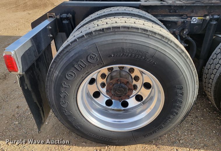 image for item LL9755 2016 Kenworth T680  semi truck