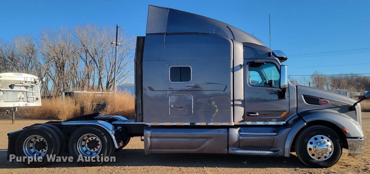 image for item LL9756 2015 Peterbilt 579 semi truck