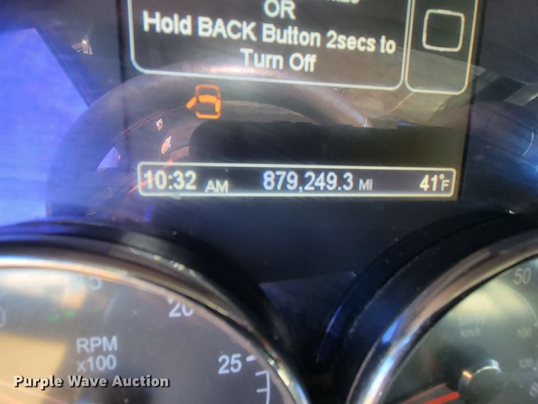 image for item LL9756 2015 Peterbilt 579 semi truck