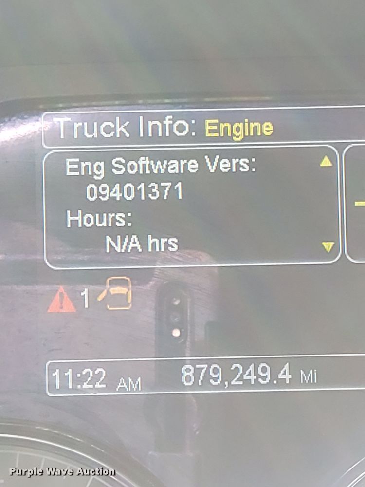 image for item LL9756 2015 Peterbilt 579 semi truck