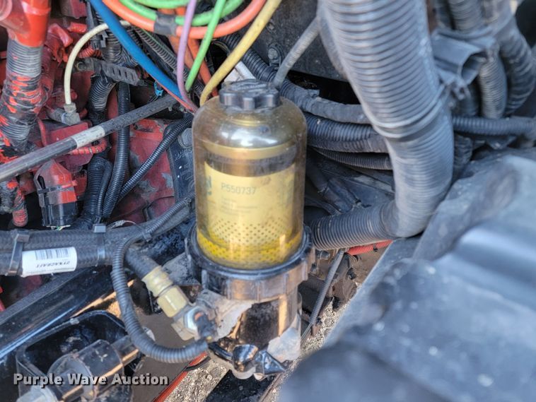 image for item LL9756 2015 Peterbilt 579 semi truck