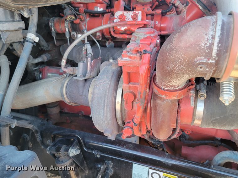 image for item LL9756 2015 Peterbilt 579 semi truck