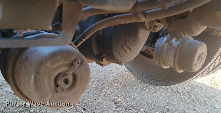 image for item LL9756 2015 Peterbilt 579 semi truck