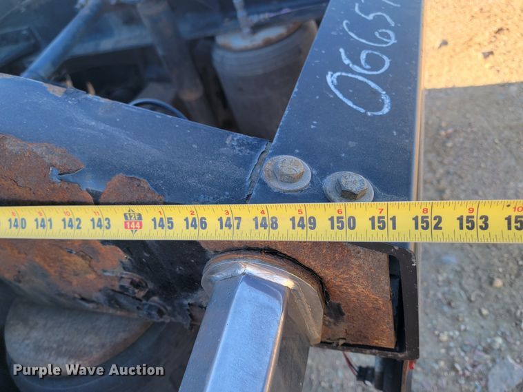 image for item LL9756 2015 Peterbilt 579 semi truck