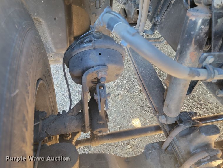 image for item LL9756 2015 Peterbilt 579 semi truck