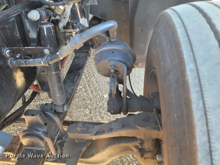 image for item LL9756 2015 Peterbilt 579 semi truck