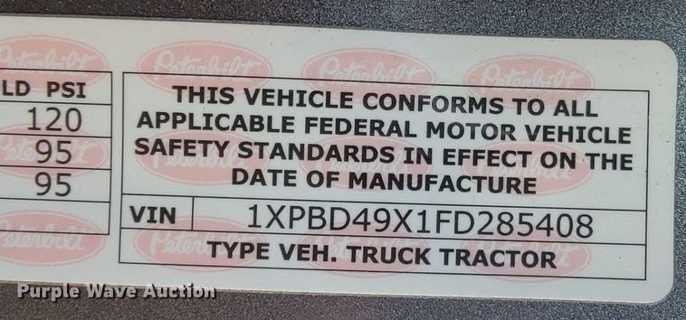image for item LL9756 2015 Peterbilt 579 semi truck