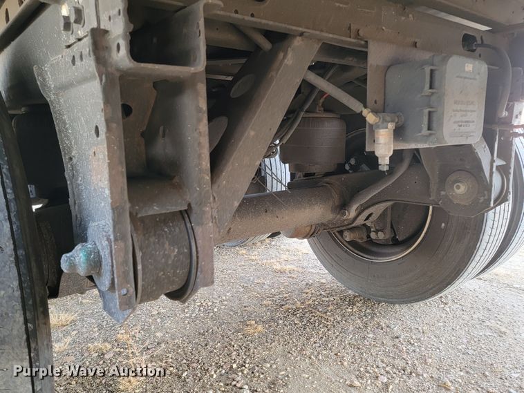 image for item LL9757 2016 Utility 300R refrigerated van trailer