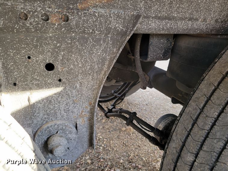 image for item LL9757 2016 Utility 300R refrigerated van trailer