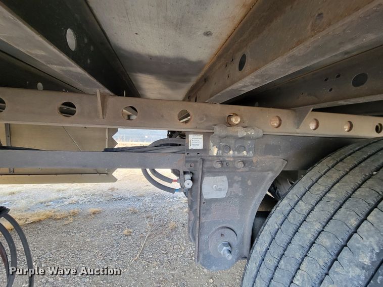 image for item LL9757 2016 Utility 300R refrigerated van trailer