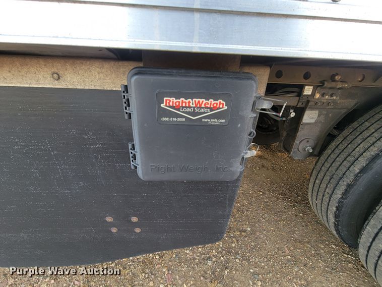 image for item LL9757 2016 Utility 300R refrigerated van trailer