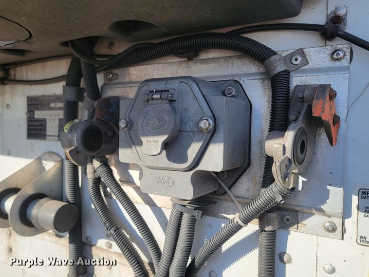 image for item LL9757 2016 Utility 300R refrigerated van trailer