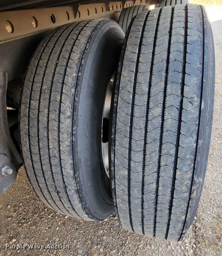 image for item LL9757 2016 Utility 300R refrigerated van trailer