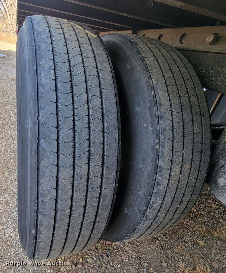 image for item LL9757 2016 Utility 300R refrigerated van trailer