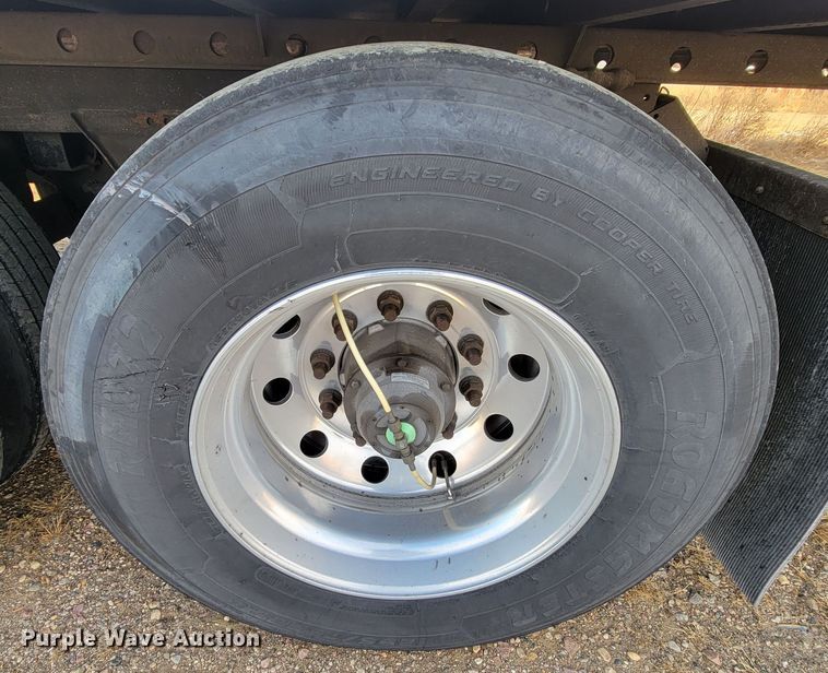 image for item LL9757 2016 Utility 300R refrigerated van trailer