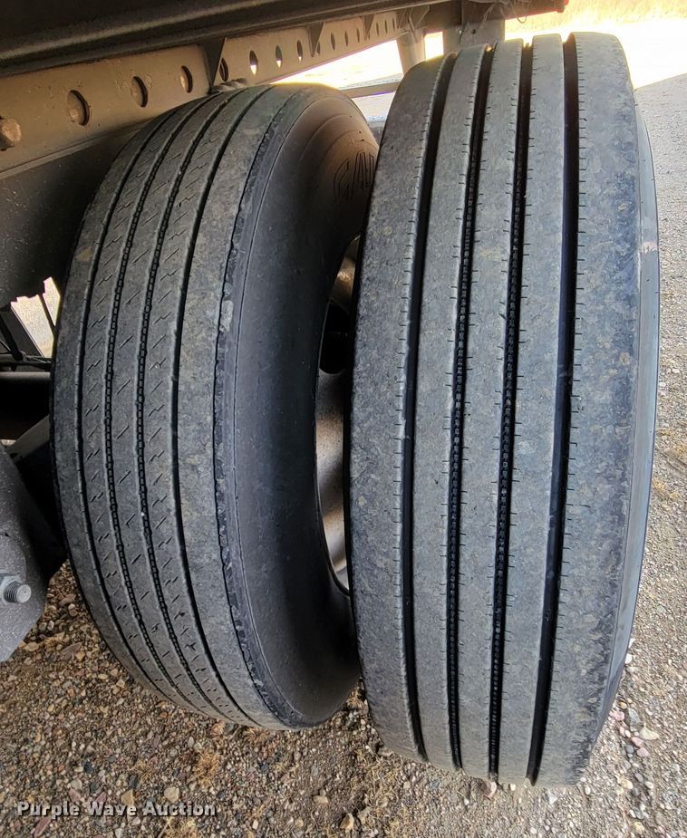 image for item LL9757 2016 Utility 300R refrigerated van trailer