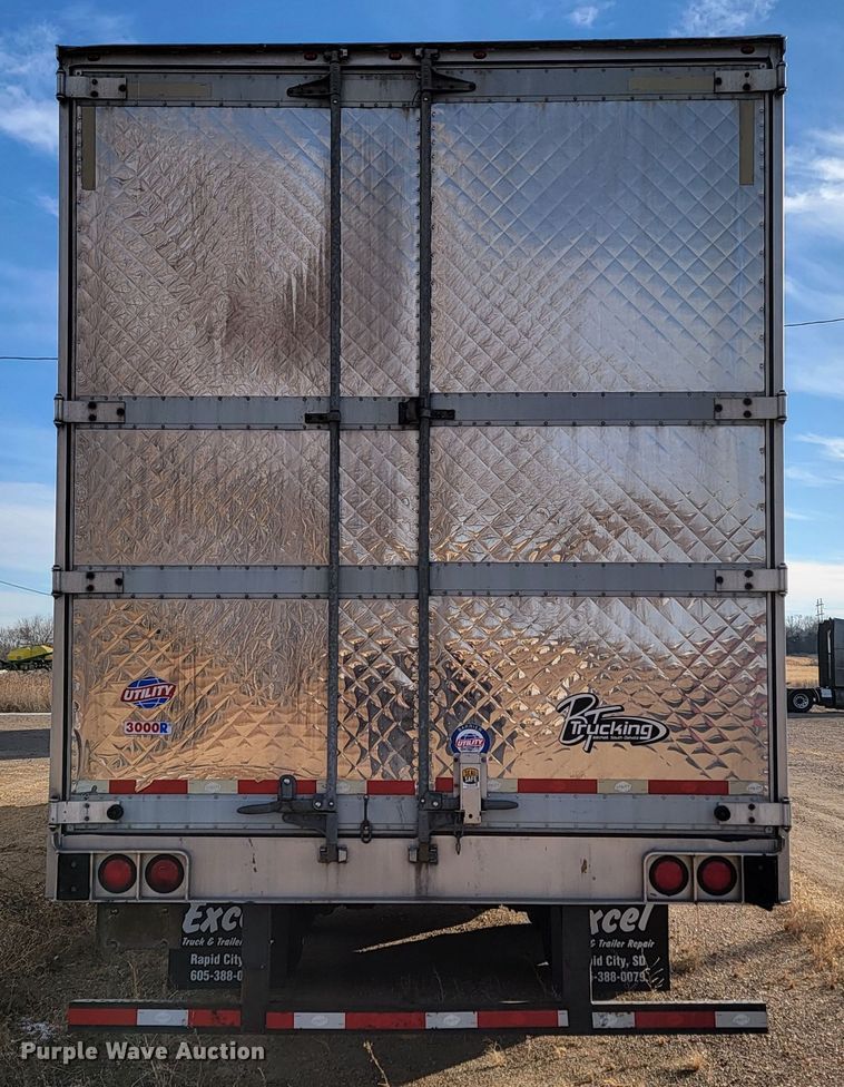 image for item LL9758 2014 Utility 3000R refrigerated van trailer