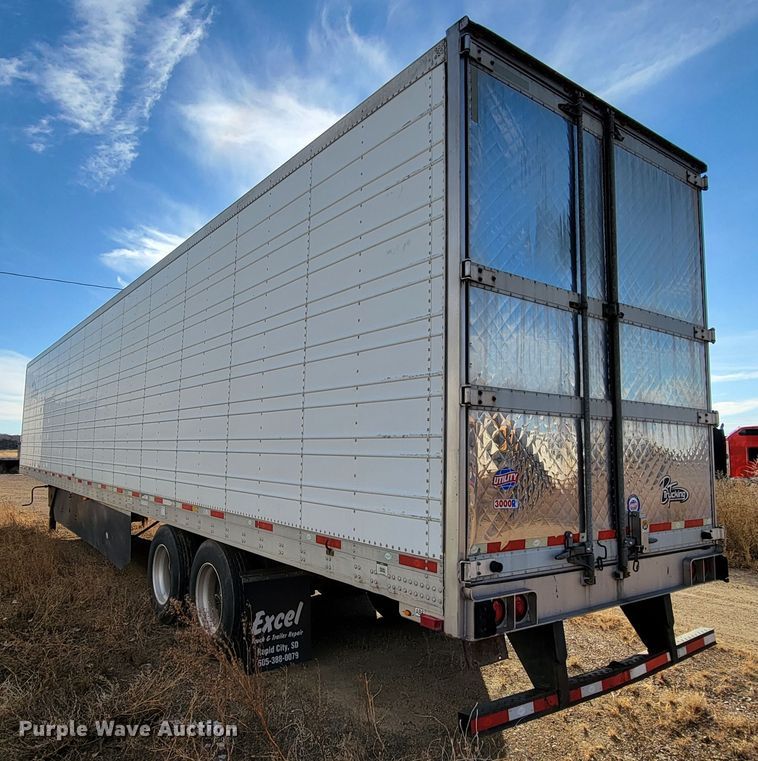 image for item LL9758 2014 Utility 3000R refrigerated van trailer