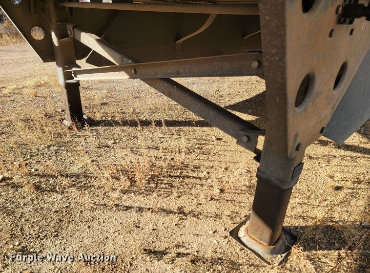 image for item LL9758 2014 Utility 3000R refrigerated van trailer