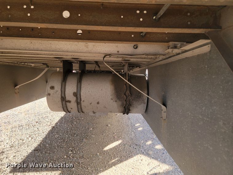 image for item LL9758 2014 Utility 3000R refrigerated van trailer