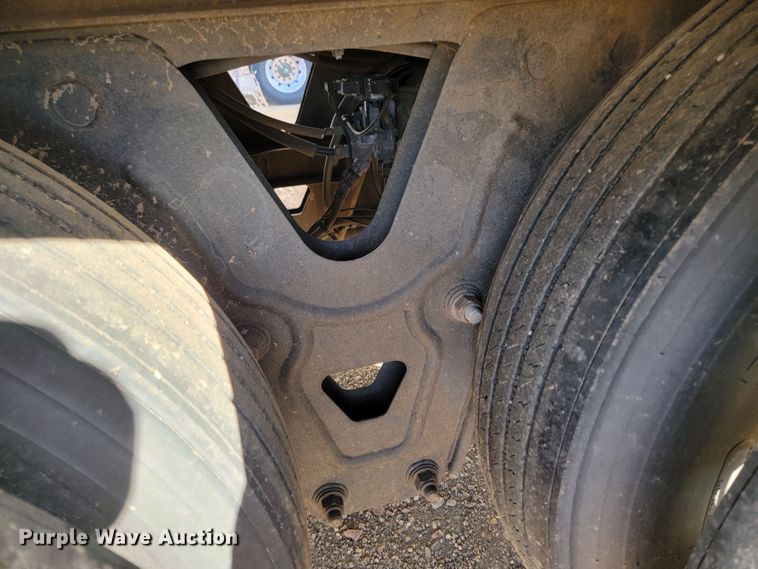 image for item LL9758 2014 Utility 3000R refrigerated van trailer