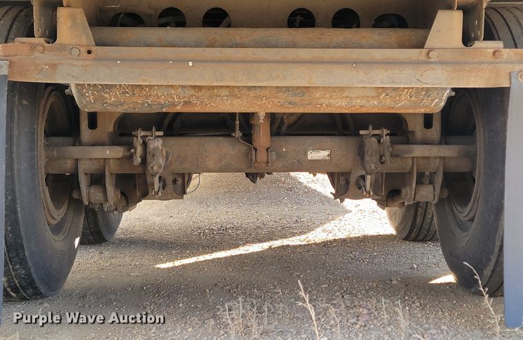 image for item LL9758 2014 Utility 3000R refrigerated van trailer