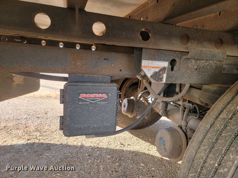 image for item LL9758 2014 Utility 3000R refrigerated van trailer