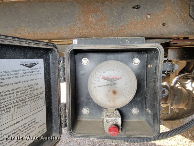 image for item LL9758 2014 Utility 3000R refrigerated van trailer