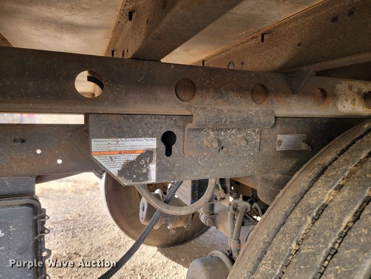 image for item LL9758 2014 Utility 3000R refrigerated van trailer