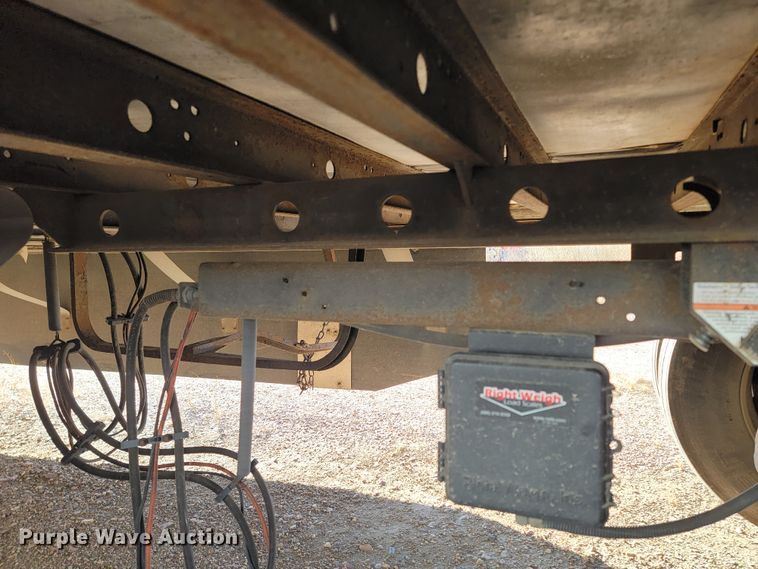 image for item LL9758 2014 Utility 3000R refrigerated van trailer