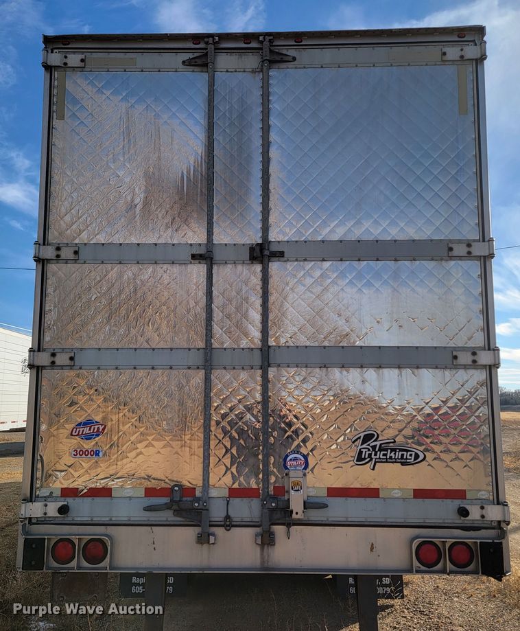 image for item LL9758 2014 Utility 3000R refrigerated van trailer