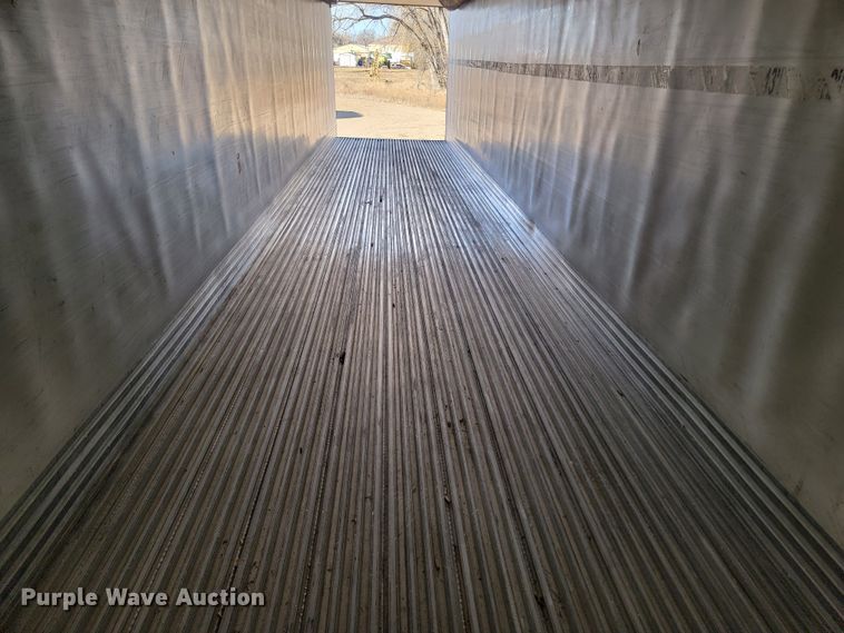 image for item LL9758 2014 Utility 3000R refrigerated van trailer