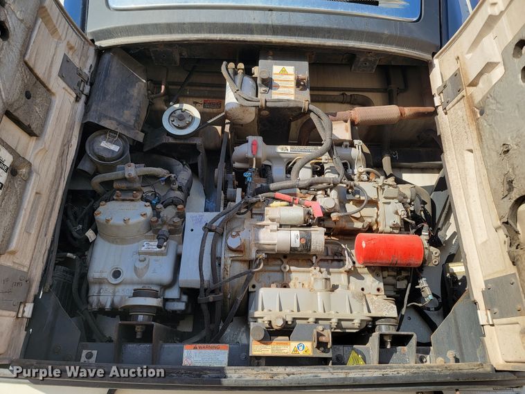 image for item LL9758 2014 Utility 3000R refrigerated van trailer