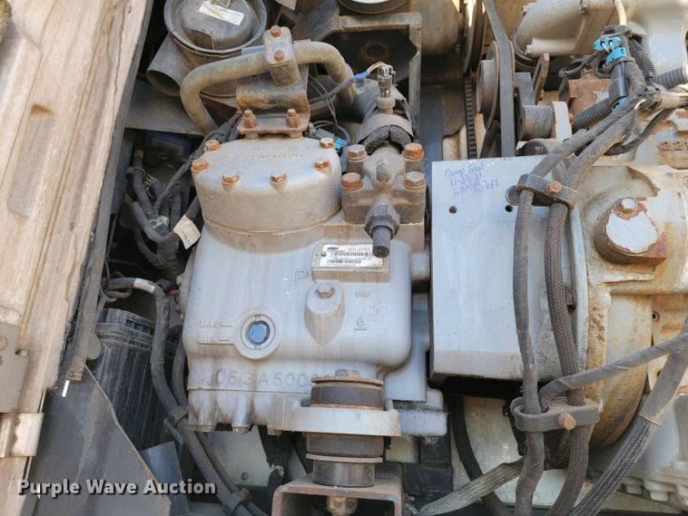 image for item LL9758 2014 Utility 3000R refrigerated van trailer