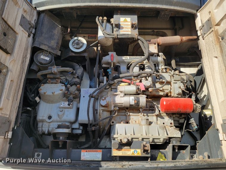 image for item LL9758 2014 Utility 3000R refrigerated van trailer