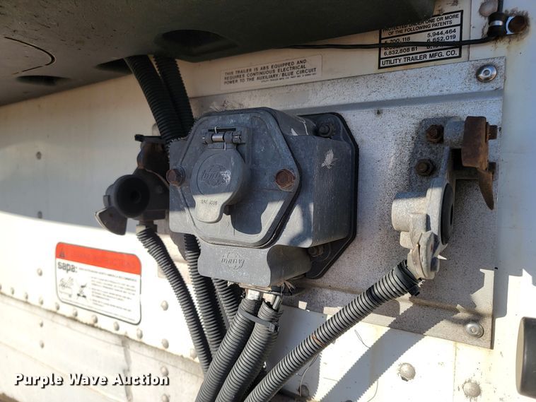 image for item LL9758 2014 Utility 3000R refrigerated van trailer