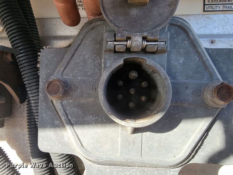 image for item LL9758 2014 Utility 3000R refrigerated van trailer