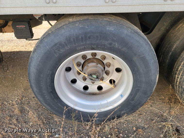 image for item LL9758 2014 Utility 3000R refrigerated van trailer