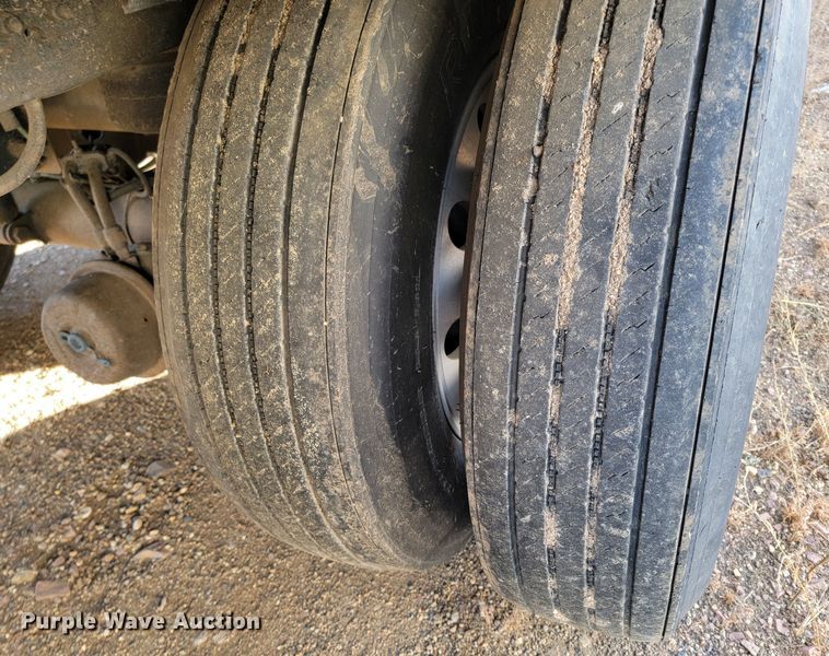 image for item LL9758 2014 Utility 3000R refrigerated van trailer