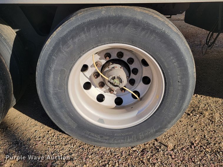 image for item LL9758 2014 Utility 3000R refrigerated van trailer