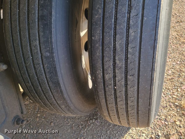 image for item LL9758 2014 Utility 3000R refrigerated van trailer