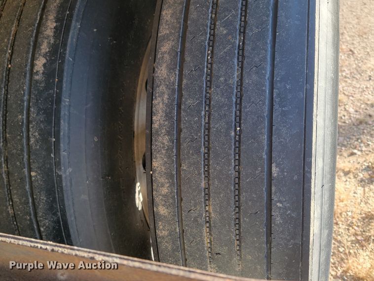 image for item LL9758 2014 Utility 3000R refrigerated van trailer