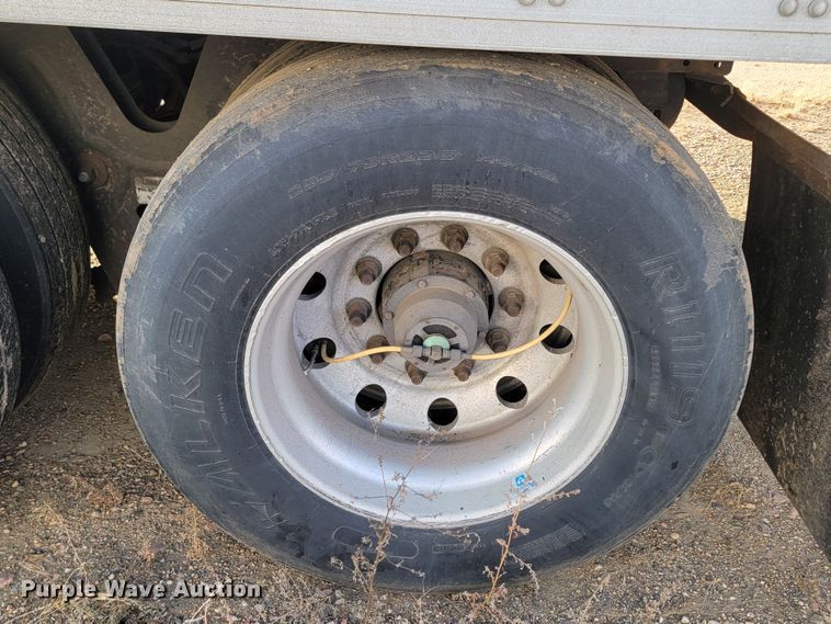 image for item LL9758 2014 Utility 3000R refrigerated van trailer