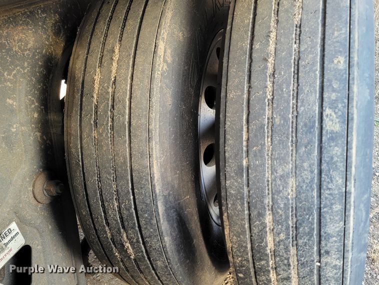 image for item LL9758 2014 Utility 3000R refrigerated van trailer