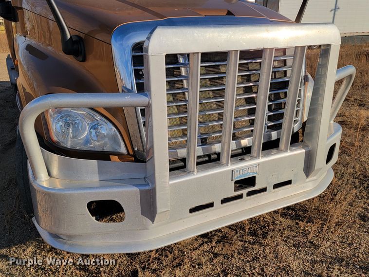 image for item LL9760 2015 Freightliner Cascadia semi truck