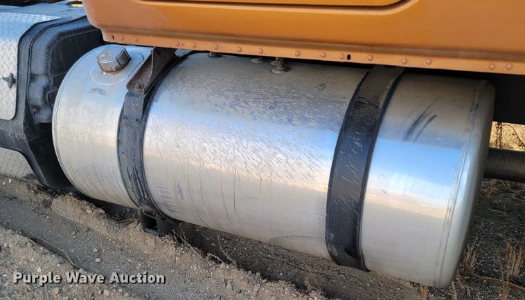 image for item LL9760 2015 Freightliner Cascadia semi truck