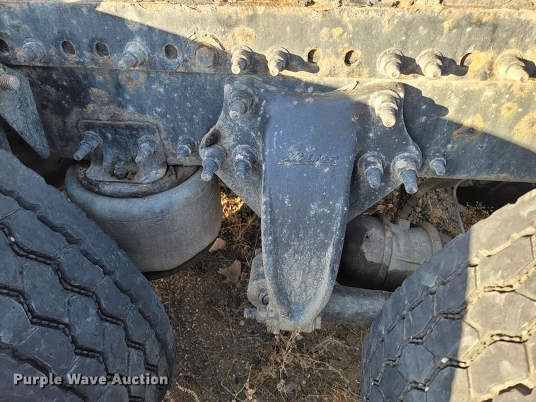 image for item LL9760 2015 Freightliner Cascadia semi truck