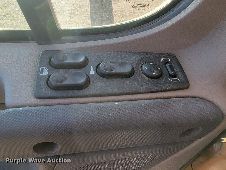 image for item LL9760 2015 Freightliner Cascadia semi truck