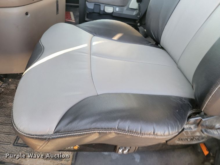 image for item LL9760 2015 Freightliner Cascadia semi truck