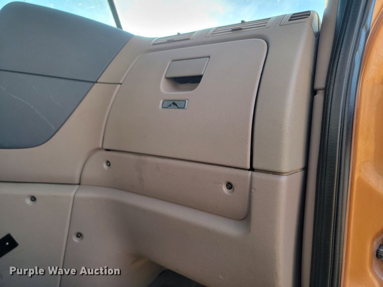 image for item LL9760 2015 Freightliner Cascadia semi truck